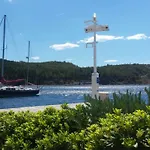 Marina *